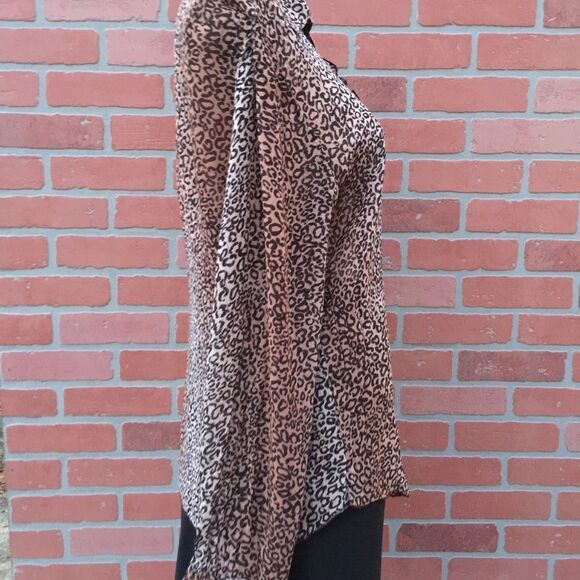 Le Caviar Sz M Leopard Print Ruffled Front Button - Picture 6 of 8